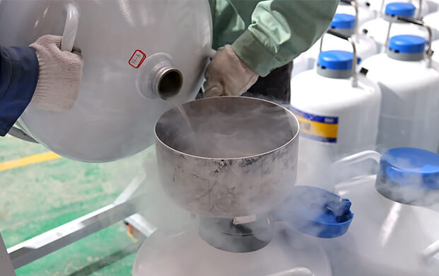 液氮罐內(nèi)液氮裝多少合適？